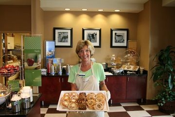 HAMPTON INN ELKHORN4