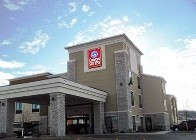 COMFORT SUITES HUDSON3