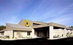 ECONO LODGE RIVER FALLS4