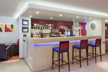 HOLIDAY INN EXPRESS4