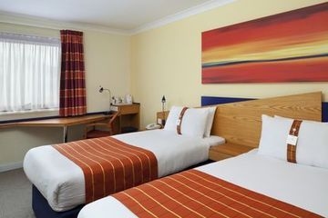 HOLIDAY INN EXPRESS2