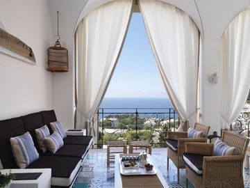 Capri Tiberio Palace1