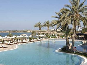 Coral Beach Hotel2