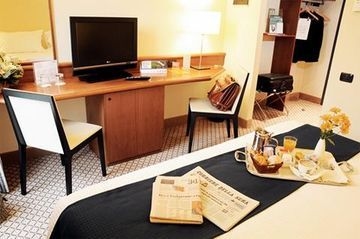 HOLIDAY INN AIRPORT4