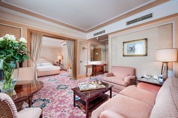 โรงแรมรอยัล การ์เดน (Royal Garden Hotel)2