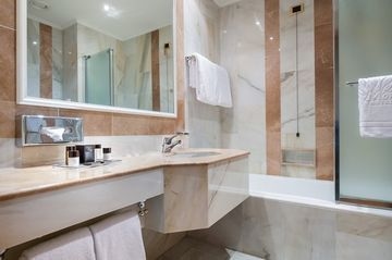 โรงแรมรอยัล การ์เดน (Royal Garden Hotel)3