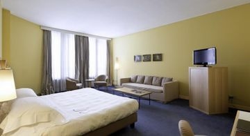 UNA HOTEL TOCQ0