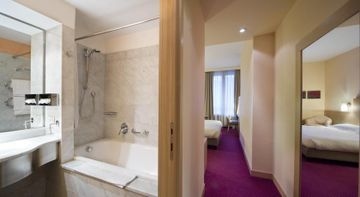 UNA HOTEL TOCQ2