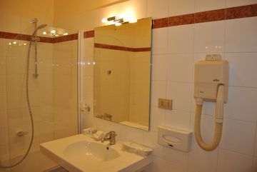 โรงแรมโคโม (Hotel Como)4