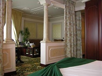 Dream Hotel4