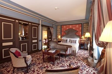 Grand Hotel de Bordeaux and Sp4