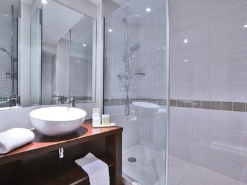 Golden Tulip Roissy3