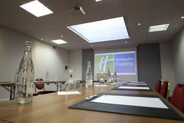 HOLIDAY INN EXPRESS4