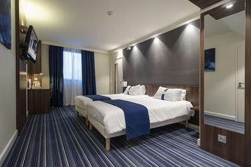 HOLIDAY INN EXPRESS2