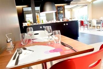 Campanile Blanc Mesnil1