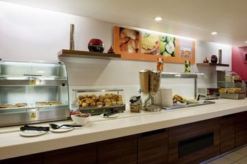 HOLIDAY INN EXPRESS4