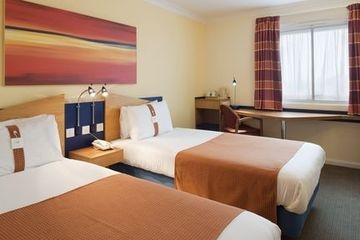HOLIDAY INN EXPRESS1