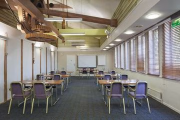 HOLIDAY INN2