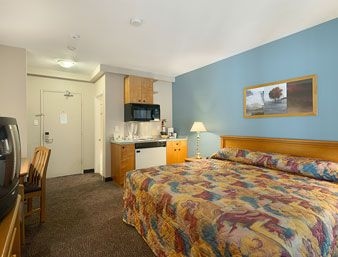 SUPER 8 CASTLEGAR BC4