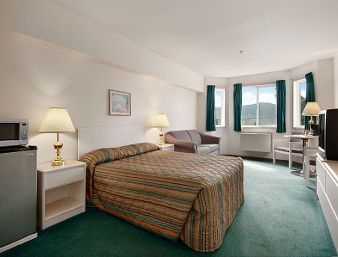TRAVELODGE MERRITT3