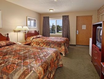 SUPER 8 GUELPH4