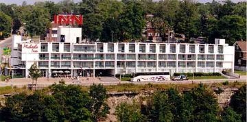 Michael's Inn Fallsview Hotel0