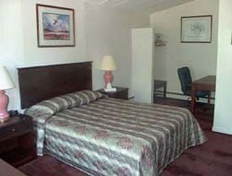 HOWARD JOHNSON EXPRESS INN BARRIE ONTARIO3