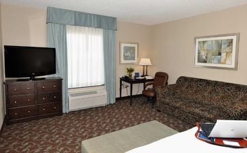 HAMPTON INN - SUITES BY HILTON3