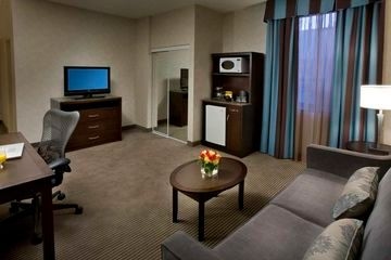 Hilton Garden Inn City Center4