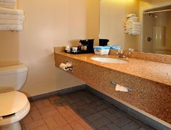 DAYS INN EAST BEACHES3