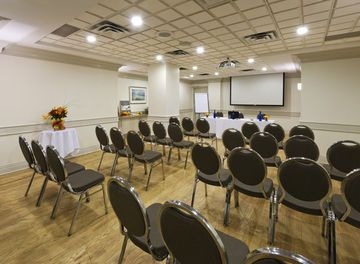 โรงแรมเดอะ สแตรทโคนา (The Strathcona Hotel)1