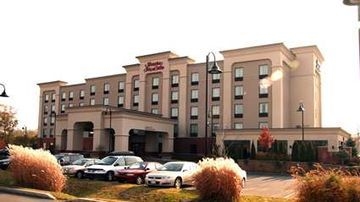 Hampton Inn and Suites Laval0