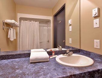 SUPER 8 MONTREAL QC2