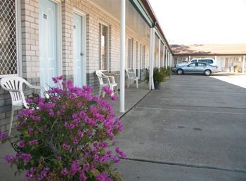DRAGON & PHOENIX MOTEL0