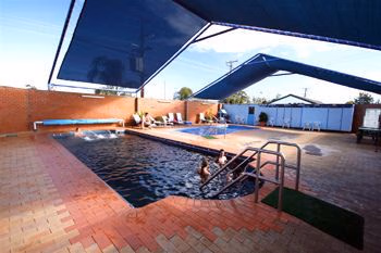 DRAGON & PHOENIX MOTEL2