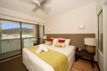 Boathouse Apartments by Outrig0
