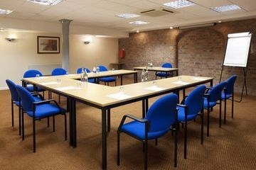 Holiday Inn Express Albert Doc4