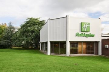 Holiday Inn0