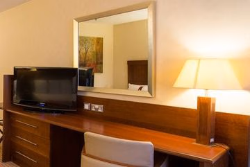 HOLIDAY INN4