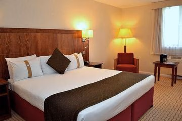 HOLIDAY INN1