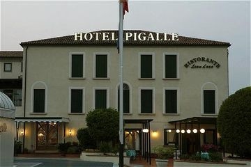 VILLA PIGALLE0