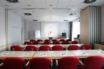 HOLIDAY INN EXPRESS MESSE4