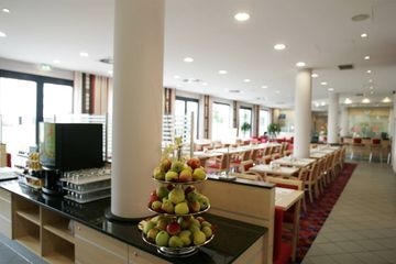 HOLIDAY INN EXPRESS MESSE2