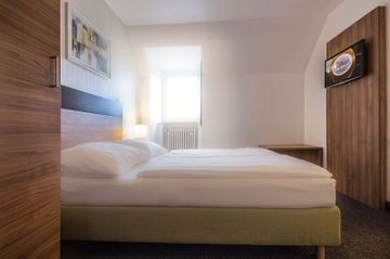 บูทีค โฮเทล เจอร์มาเนีย (Boutique Hotel Germania)4