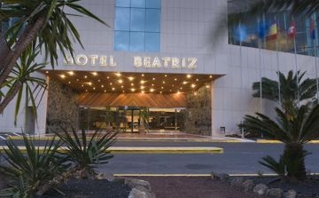 Beatriz Costa & Spa0
