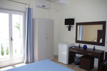 Kamari Blu3
