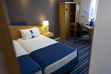 Express By Holiday Inn3