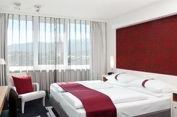 Holiday Inn0