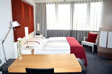Holiday Inn4