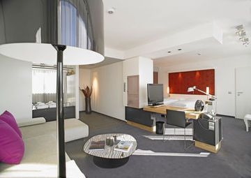 Holiday Inn2